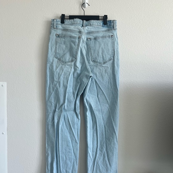 Abercrombie Curve Love 90’s Relaxed Jean - Picture 2 of 3